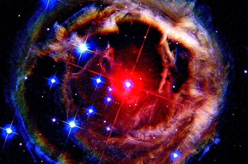 Ecos de luz producto de una estrella roja supergigante